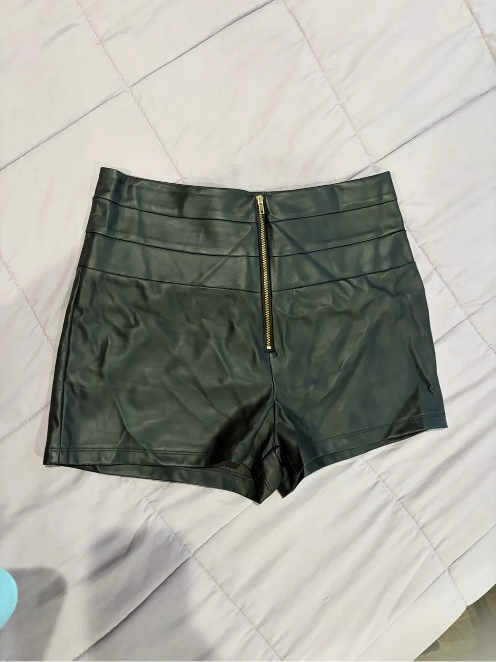 High-Waist Dark Green Faux Leather Women’s Shorts Fashion Nova Large like new